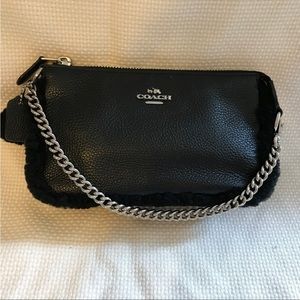 COACH LARGE WRISTLET/CROSSBODY LEATHER/SHEARLING